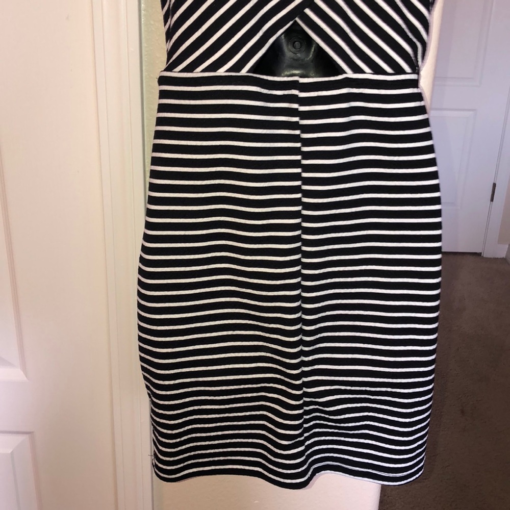 Black & White Striped Bodycon Dress - Picture 6 of 7